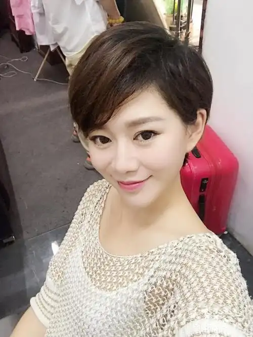 刘敏(贵州卫视节目主持人)_尚可名片