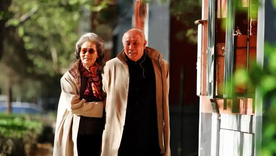 老演员许还山经历苦难笑对人生他有过两次婚姻现在很幸福