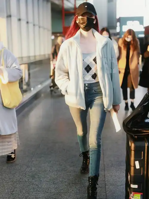 明星机场穿搭look分享丨刘令姿穿搭丨高个子