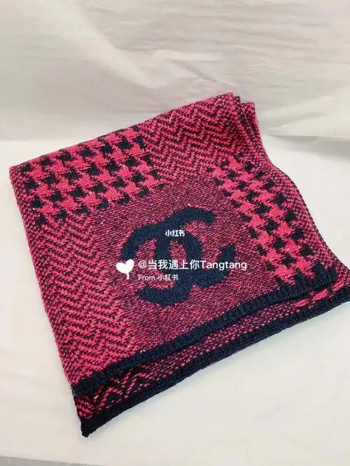 chanel 配饰香奈儿的这款针织围巾01厚实又温暖满满的冬天气息[氛围
