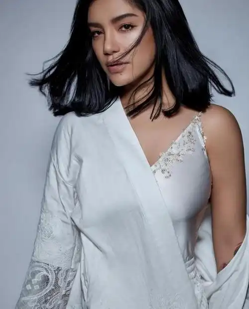 超级女声冠军江映蓉整容失败像怪兽全身只剩眼珠是自己的