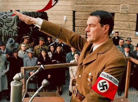 德国战犯施佩尔竟然受了希特勒的蒙蔽你敢信吗他的结局猜不到