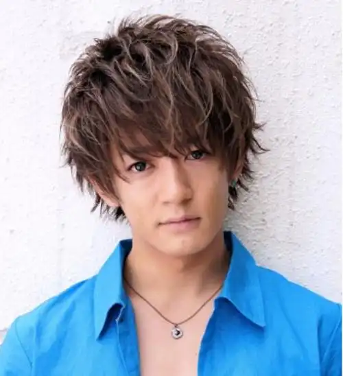 凌乱的男生短发