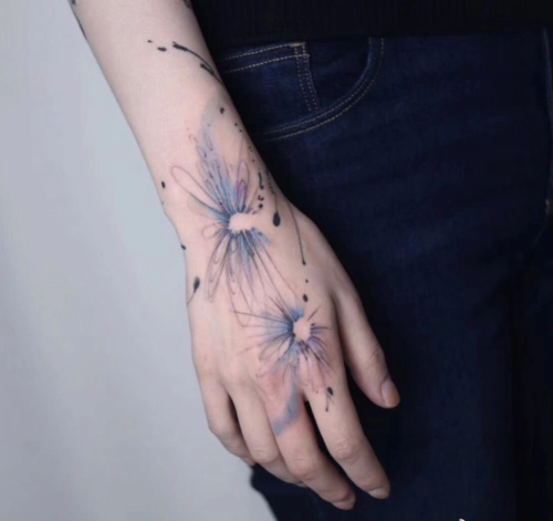 手背彩色文艺纹身欣赏个性手背纹身2