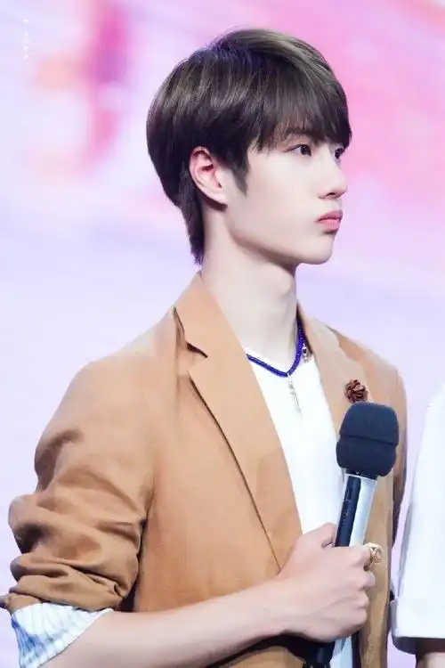 王一博&肖战有夫妻脸,邓伦撒娇像萌娃,李现嘟嘴超凶