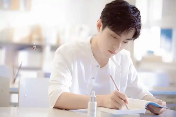 肖战-想拥有钱和有钱