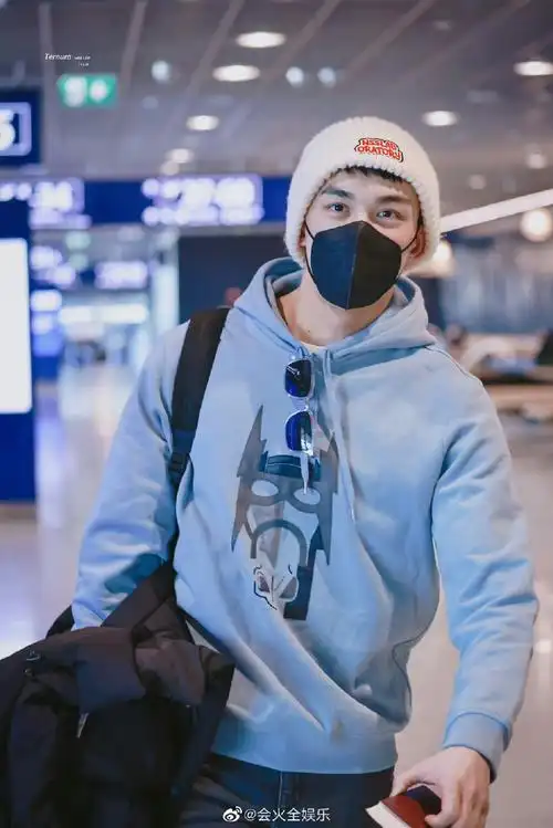 吴磊芬兰机场路透