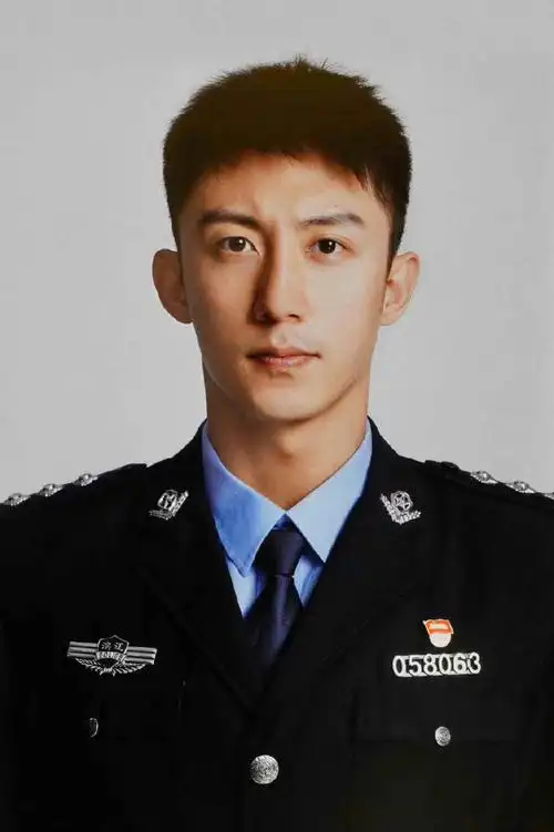 自带bg感的硬汉角色##黄景瑜他从火光中走来