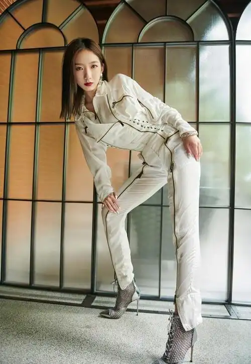 像孟美岐的完美身材上身效果就很不错.