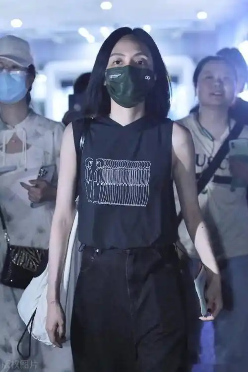 刘惜君抵达长沙机场,前往录制《浪姐4》总决赛