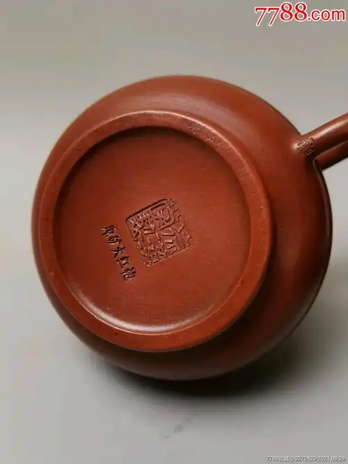 精品紫砂壶款识:徐汉棠砂料:原矿大红袍工艺:手工精制,彩绘描金规格