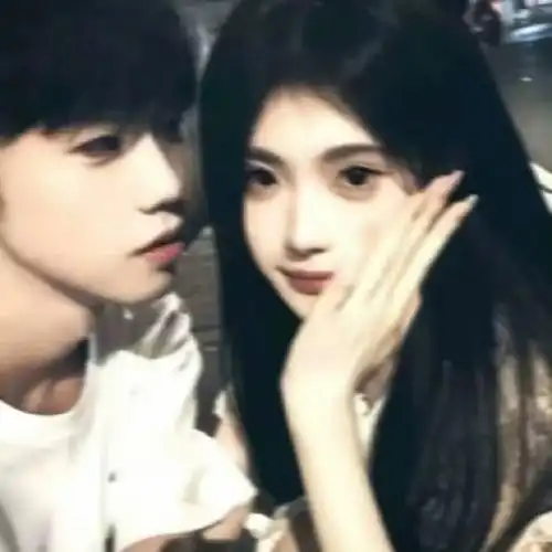 商师话题##情侣头像#小商为大家整理了一些氛围感真人情侣头像,同学