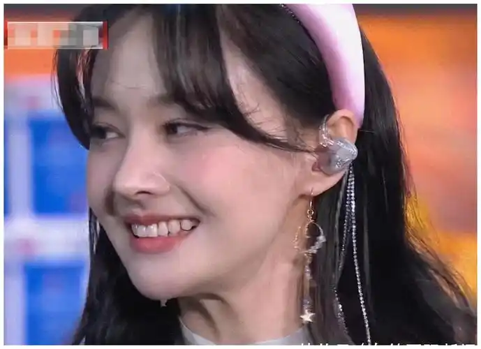 看上去是特别明显的,不少人又猜测郑爽是有整容了吧,其实这是郑爽鼻子