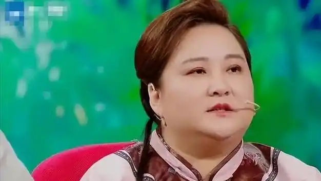 贾玲被质疑体重反弹,最新机场生图流出,网友:傻眼了