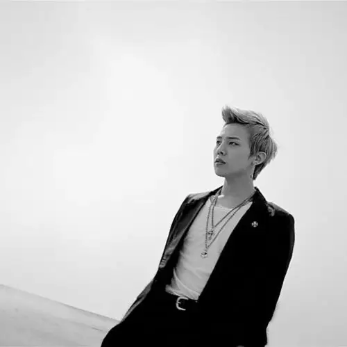 求权志龙板寸头的清晰图像.要不戴帽子不带眼镜的.