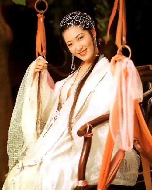 后来,杨思敏与金城武,苏有朋,朱茵,张晨光等人合作过,在她最火的时期