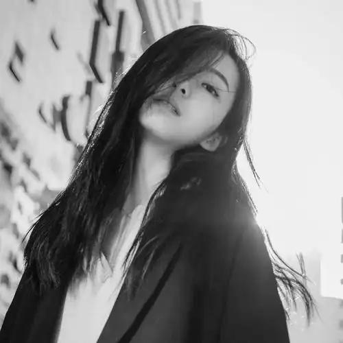 高冷范黑白女生头像 孤傲高清的黑白冷淡风女生头像图片_女生头像