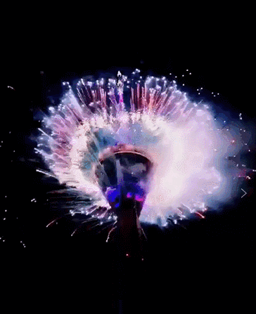 人人人从众今晚天府熊猫塔烟花秀挤到4g都飞掉高清照在此