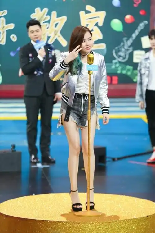 张靓颖王牌对王牌高清大图这腿也太美了