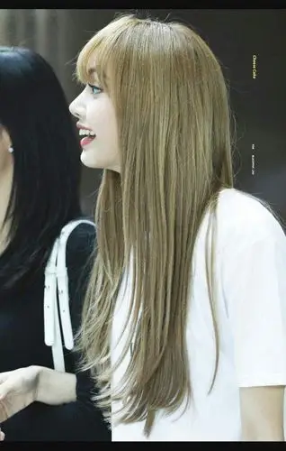 30多张blackpink lisa的侧脸图片 lisa惊艳侧颜照有多美?