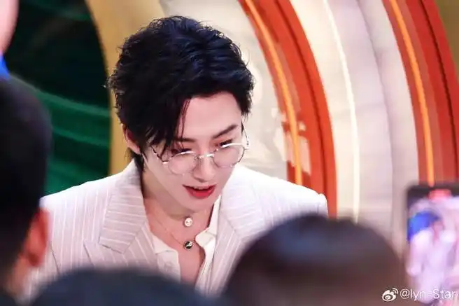 捡到一些路人拍的刘宇宁