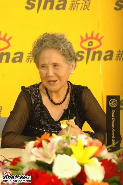 图文:陈冬冬鲁园做客新浪--一脸笑意