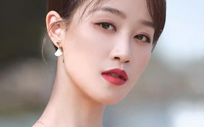 蓝盈莹性感优雅写真桌面壁纸