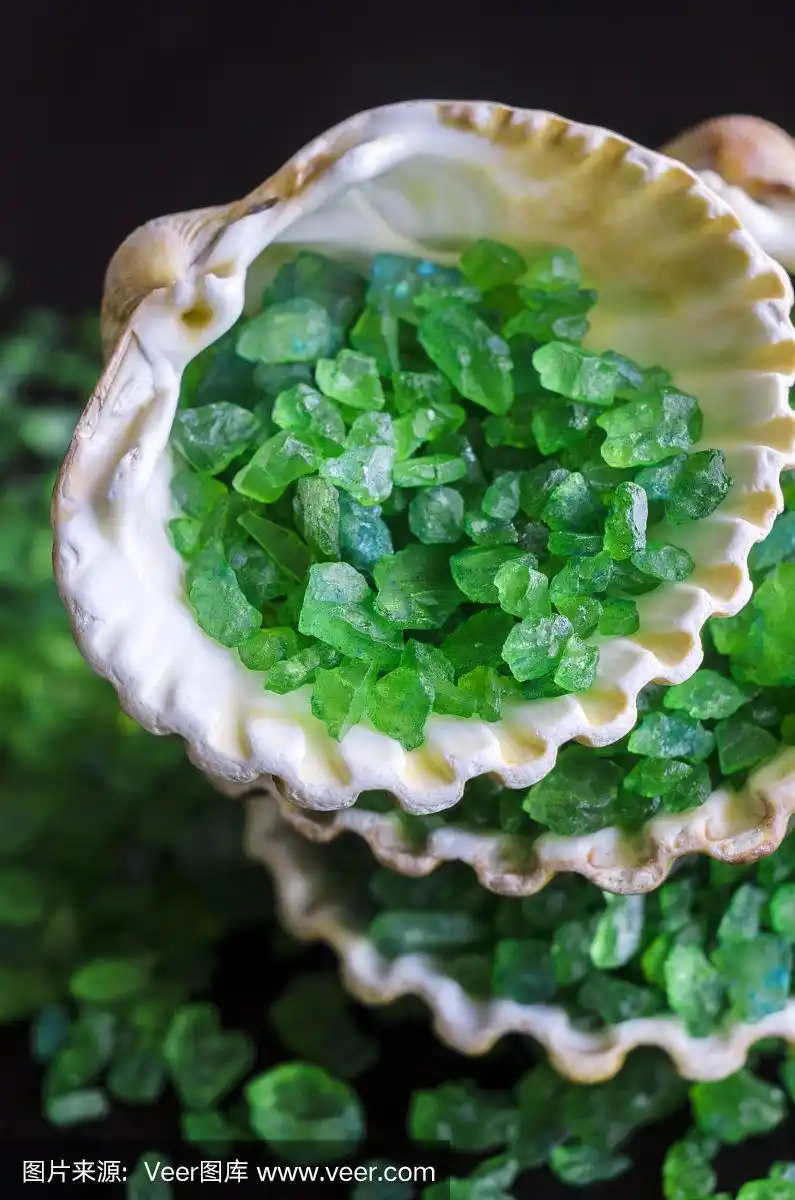 贝壳里的绿色浴盐