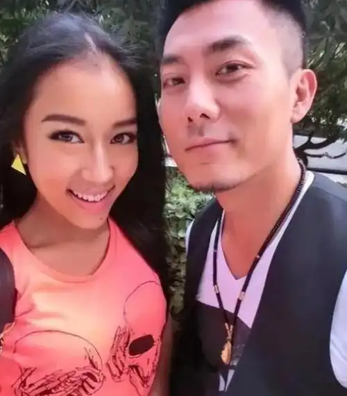 刘石坚很欣赏吉克隽逸的才华,也很爱她的人.