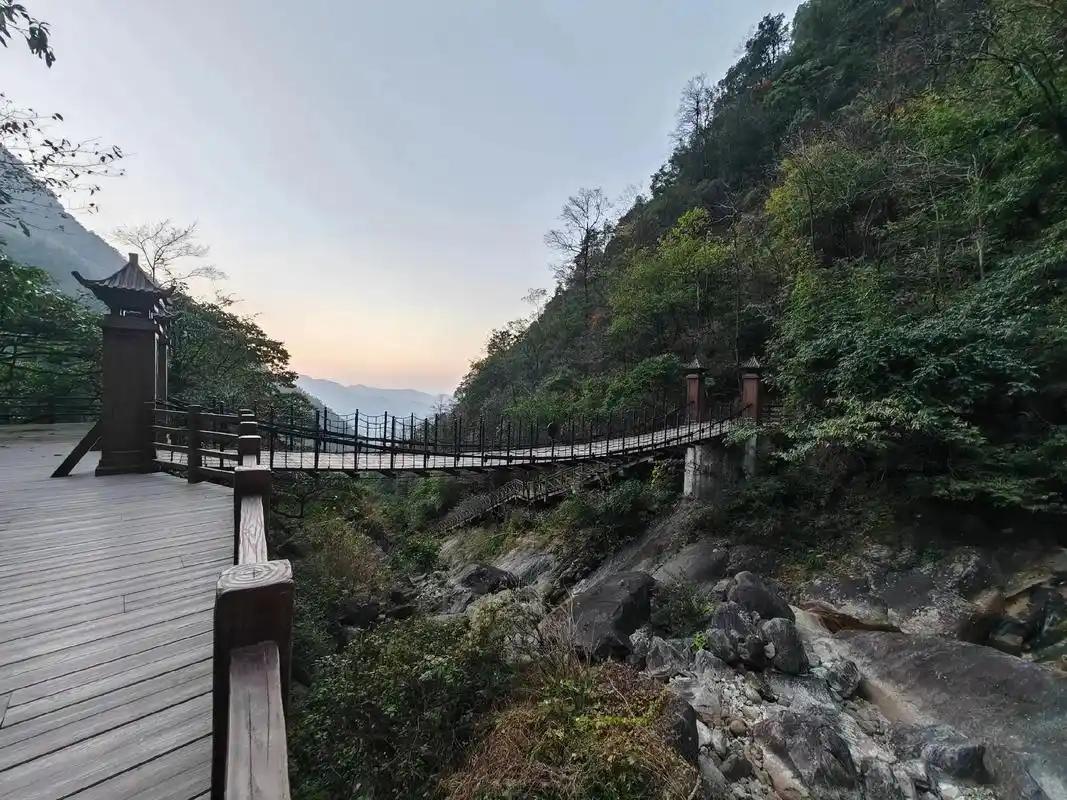 江南第一瀑"云谷飞瀑" 宜春市温汤明月山景色 - 抖音