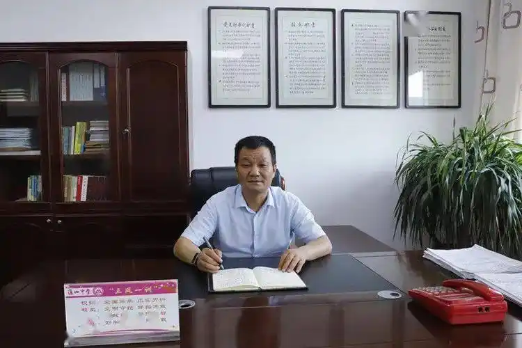 迤山中学校长郭童川寄语高三学子青春无问西东奋斗自成芳华