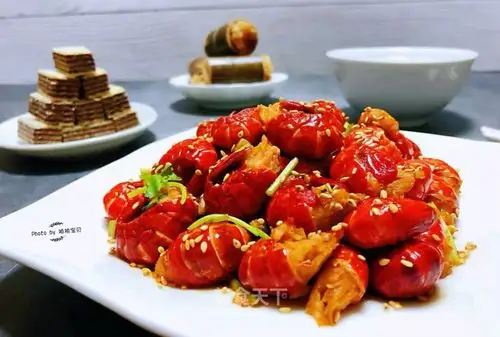 蒜蓉辣椒酱炒龙虾尾