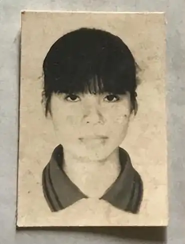 老照片:九一年黑白半寸照,上面都是青春靓丽美少女