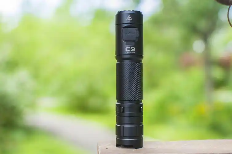 简单小巧性价比高的日用手电:务本c3