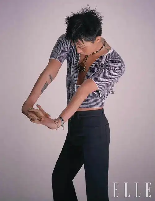 《elle》内页大片,这个腹肌真的太绝了啊#权志龙elle korea内页大片