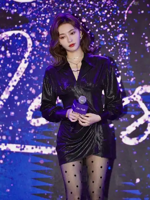 许佳琪黑丝黑裙好美好辣