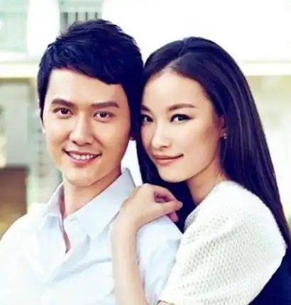 冯绍峰携儿子参加校运会,5岁想想正脸曝光,跟赵丽颖如出一辙!