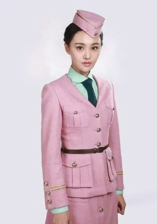 长了一张天生"初恋脸"的郑爽,此前在《偏偏喜欢你》中也首次尝试了一