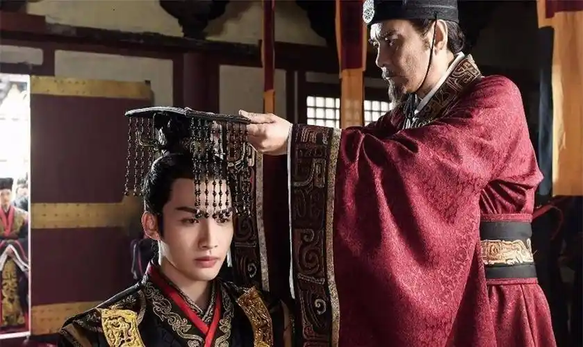 一统天下的秦始皇,到底有着怎样的功过?统一文字是功还是过呢