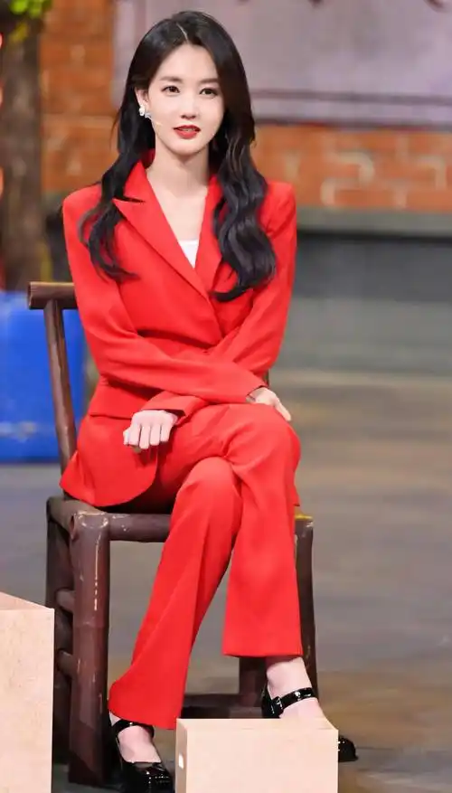 李一桐,1990年出生于中国山东省,身高164厘米,体重42公斤.