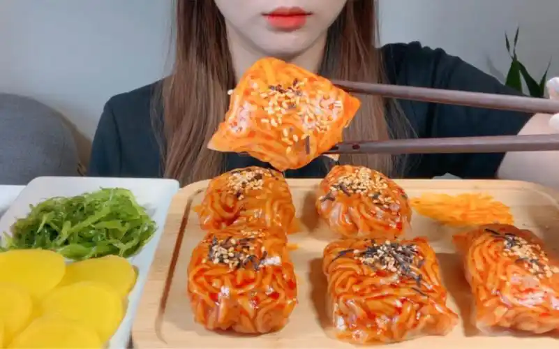 春卷皮包火鸡面,意外的好吃