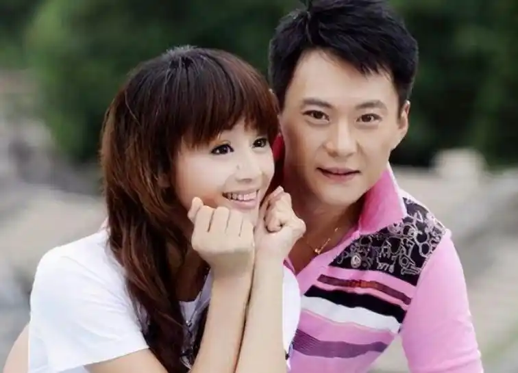 回顾王斑作为曹颖的老公娱乐圈籍籍无名在另一个圈子红得发紫