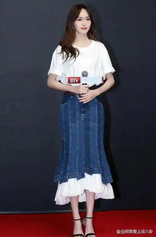 大家都知道唐嫣的身高在娱乐圈中是非常具有统治力的.