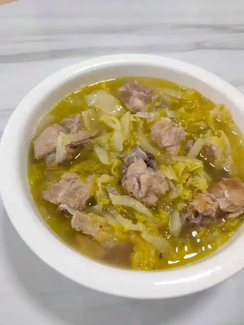 排骨炖酸菜的做法
