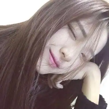 女生头像歪头笑