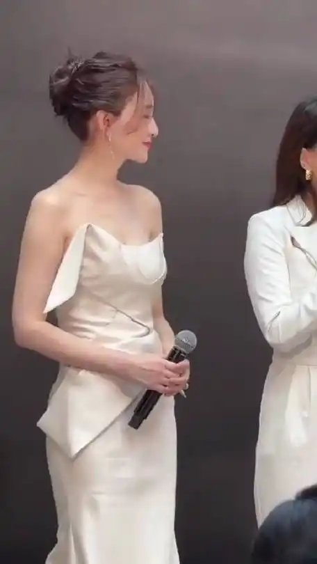 李小冉的皮肤好好,人漂亮22说,身高身材皮肤简直完美