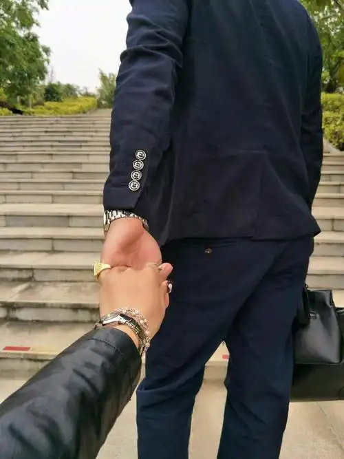 生活 总有一个人就是爬山涉水,就是失去所有也愿不失去她～ 阿銮!