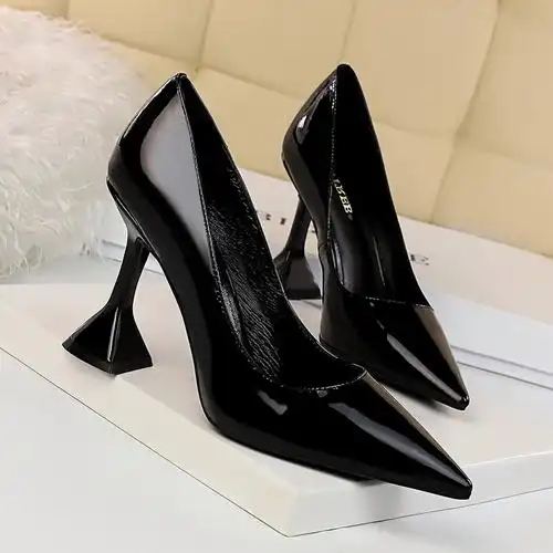 名媛职业黑色漆皮尖头百搭2021欧洲站高跟鞋单鞋单鞋