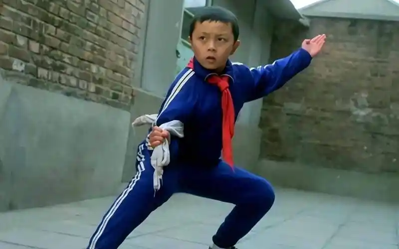 李连杰的"儿子"已经长大,现在带着另一个孩子打架,真的太帅了