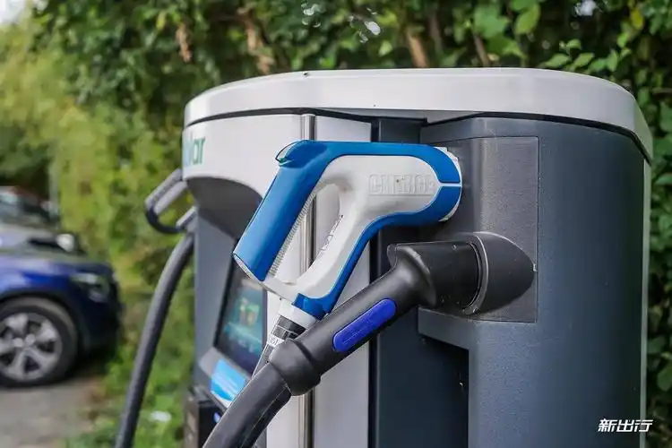 话题文章海外电动车探秘5探伦敦名爵店体验吉利电动出租车